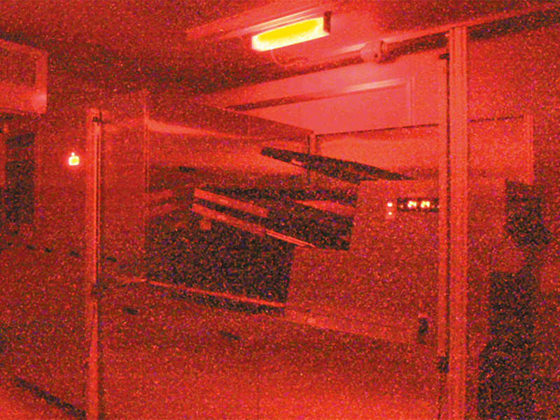 クリーンルーム暗室 ペンタックス製高精度フィルム作画機